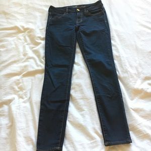 Low-rise American Eagle blue jeans